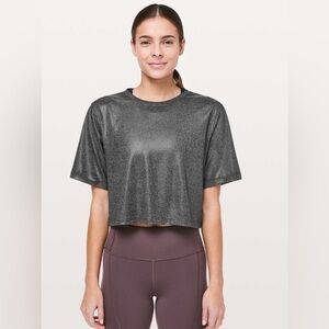 LULULEMON - To the Beat Tee *Lululemon X SoulCycle in Luminosity Foil Print.